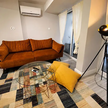 Апартаменты Cozy In The Center Of *
